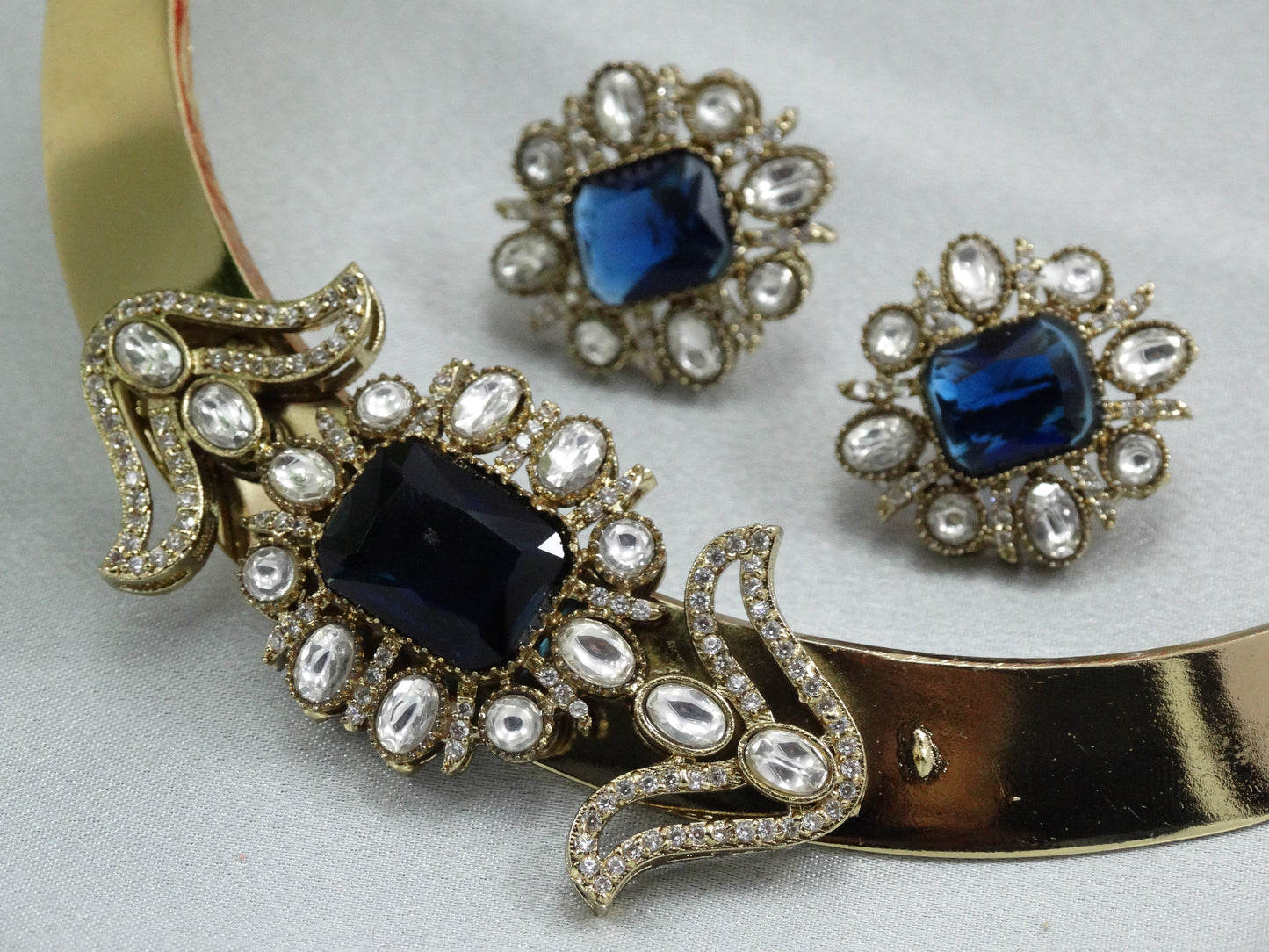 Grishaa Rajputana Hasli Set