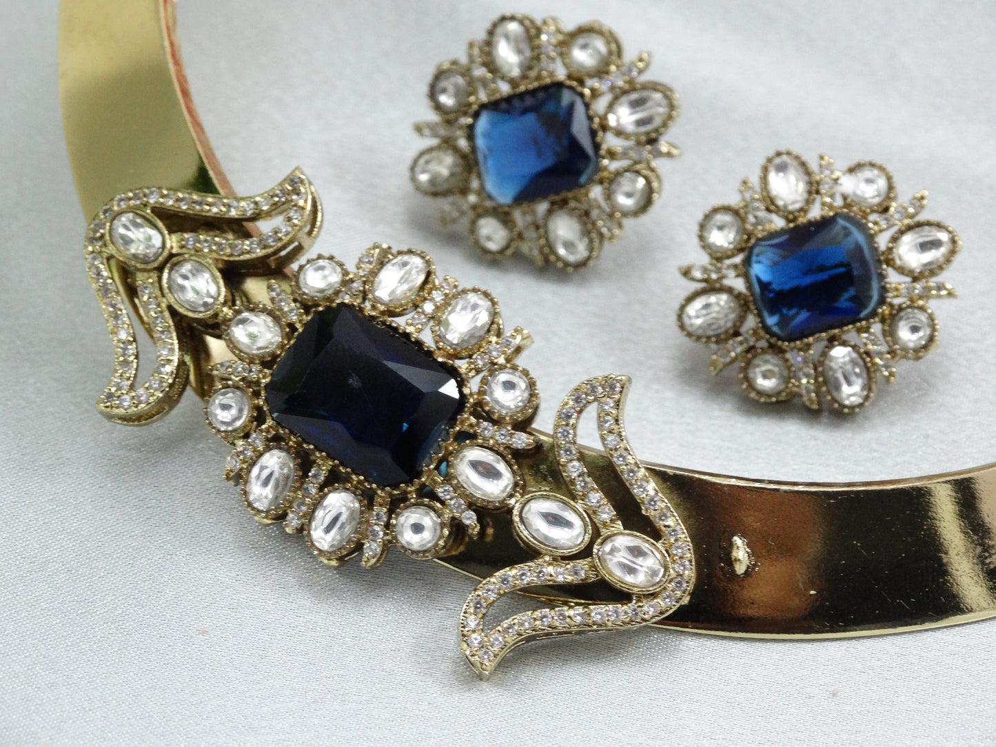 Grishaa Rajputana Hasli Set