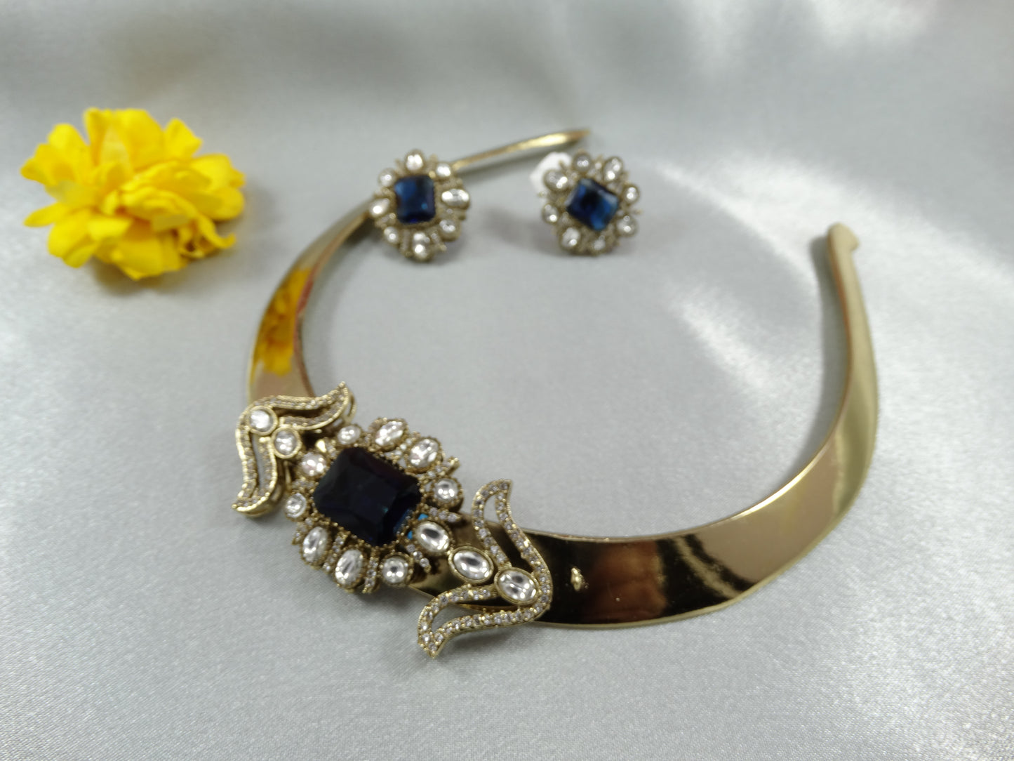 Grishaa Rajputana Hasli Set