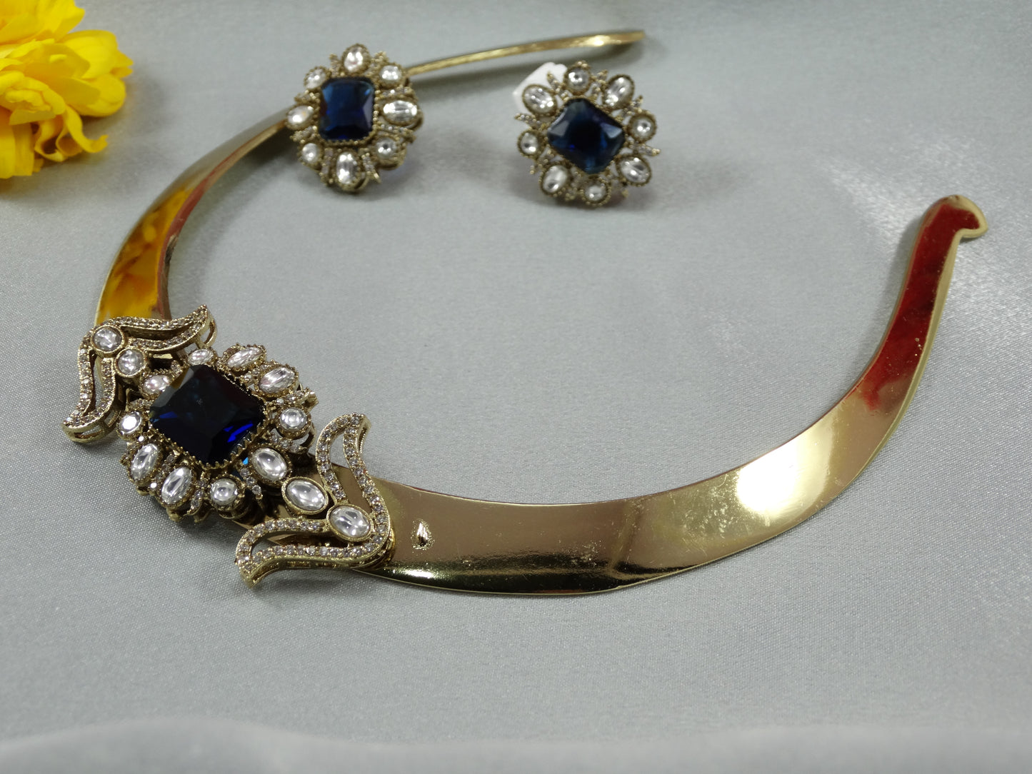 Grishaa Rajputana Hasli Set